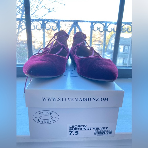Steve Madden Lecrew burgundy Velvet Lace up flats in size 7.5. Like new! - Picture 11 of 14